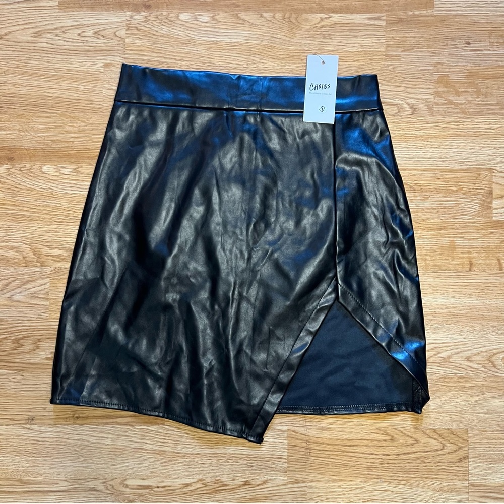 Faux leather mini skirt